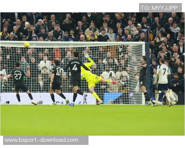 西甲激战热刺逆转曼城5-1补时争议进球引发全场狂欢