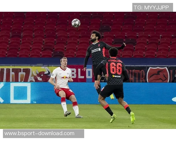 中超激战利物浦与莱比锡战平补时进球引发全场狂欢与转会动态分析