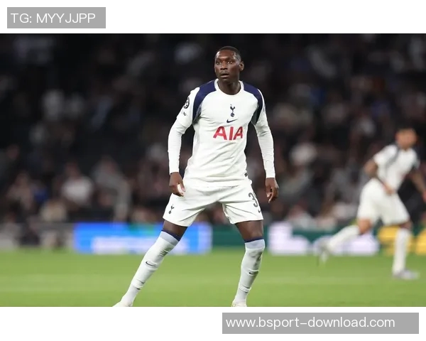 友谊赛精彩回顾:拜仁绝杀皇马全场沸腾战术解析